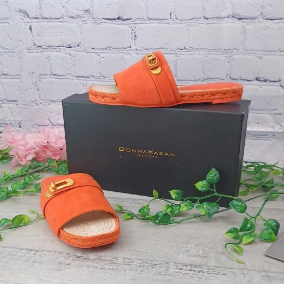 Donna Karan Taci Flat Slide NIB - Picture 2 of 9